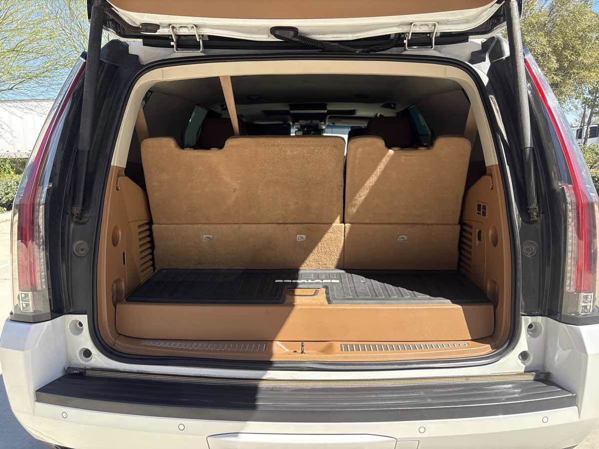 Used 2016 Cadillac Escalade Platinum image 12