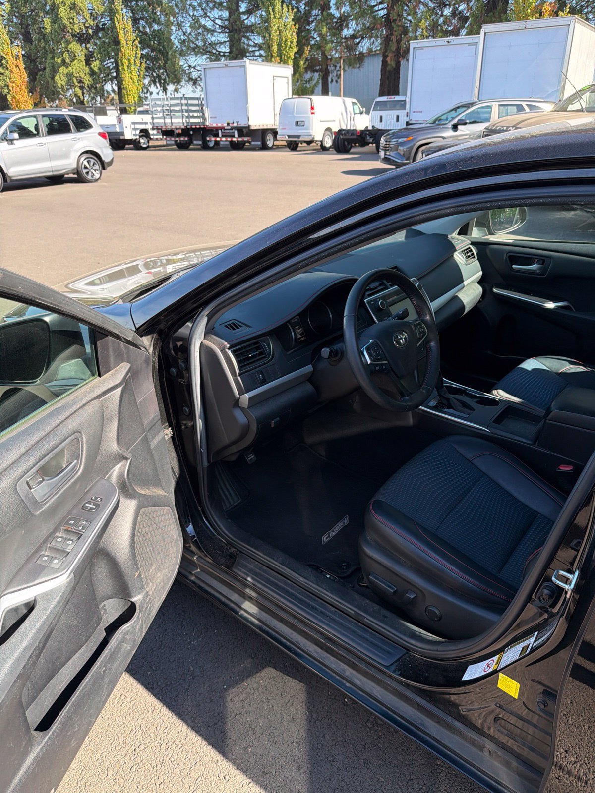 Used 2015 Toyota Camry SE FWD image 8