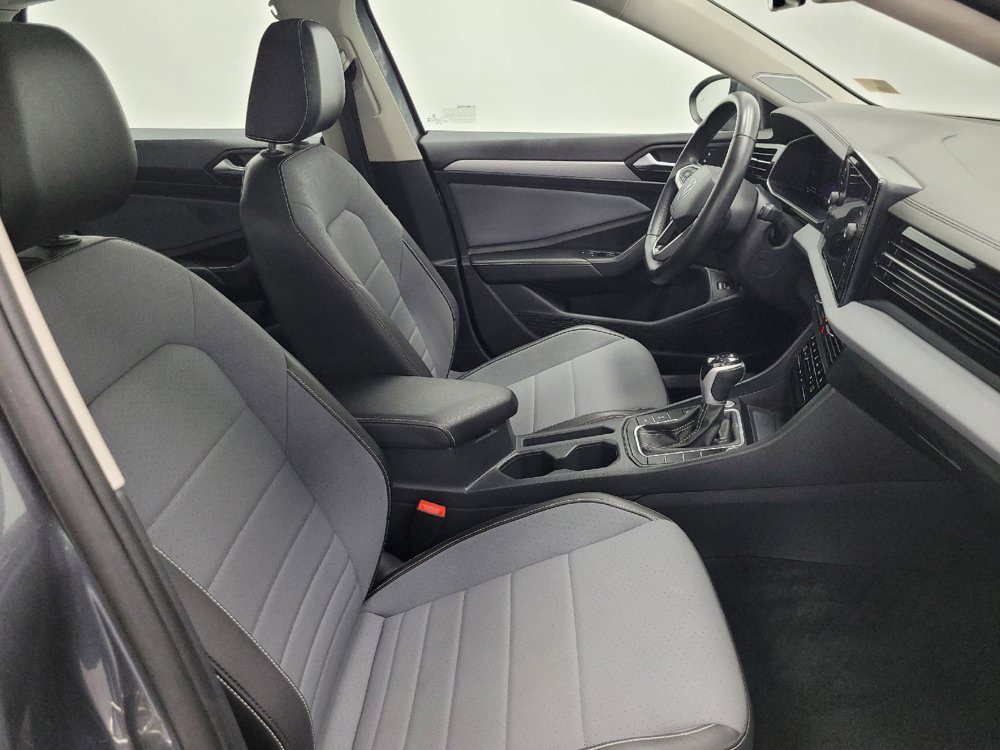 Used 2025 Volkswagen Jetta SE FWD image 21