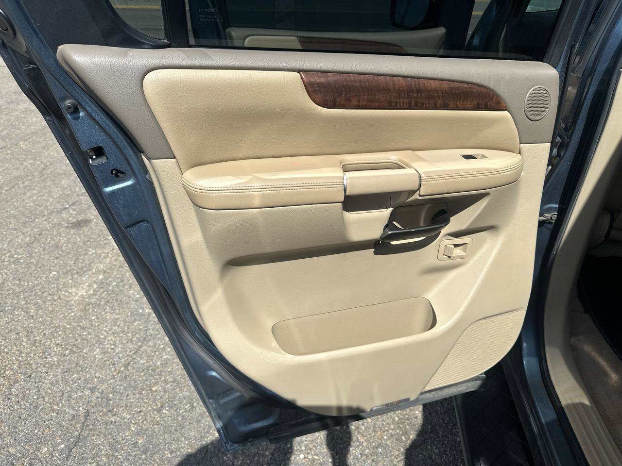 Used 2011 Nissan Armada Platinum image 20
