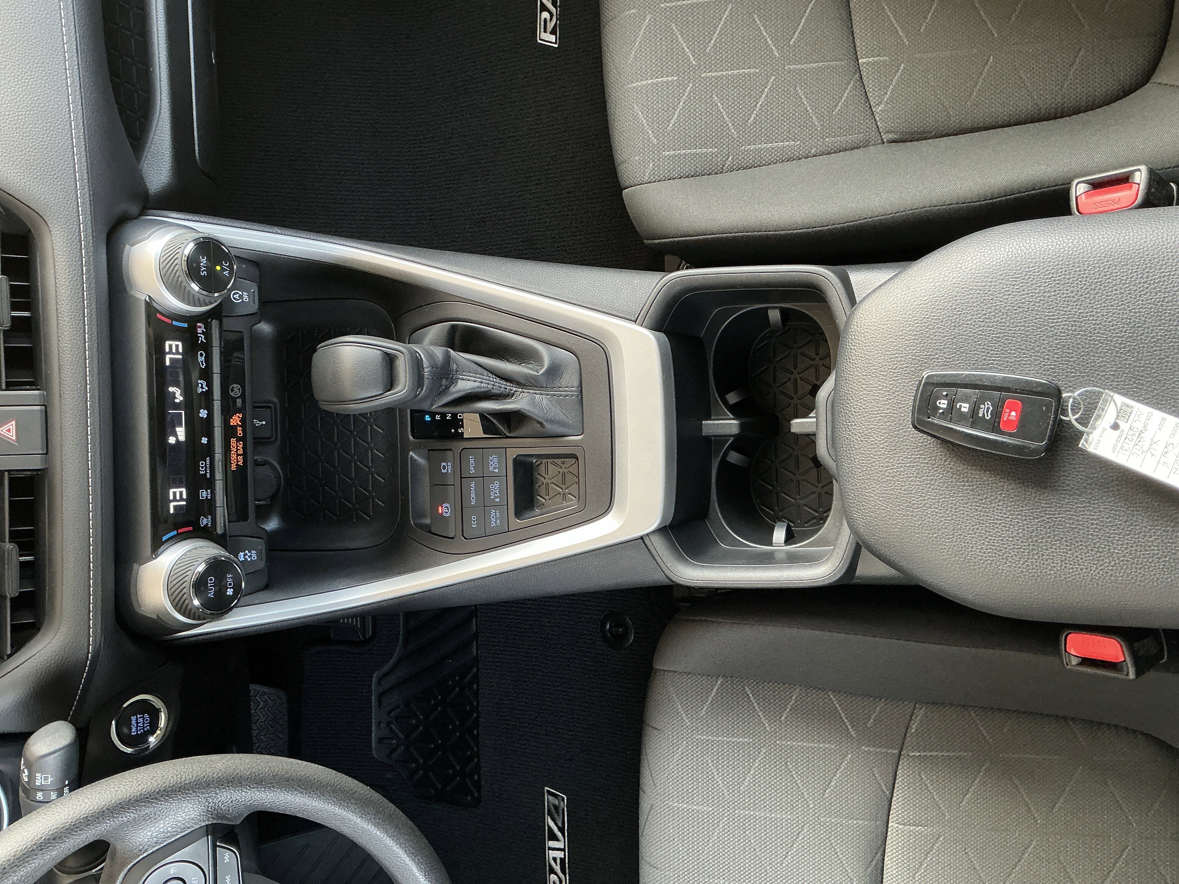 Used 2022 Toyota RAV4 XLE w/ Convenience Package image 11