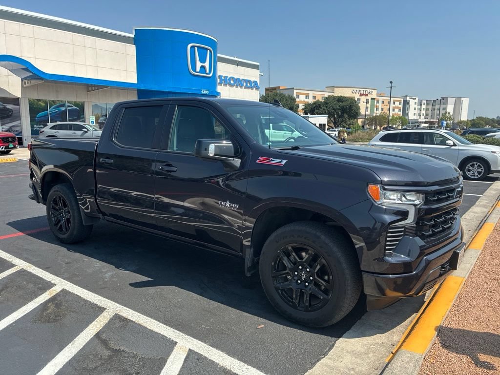 Used 2023 Chevrolet Silverado 1500 RST AWD/4WD image 4