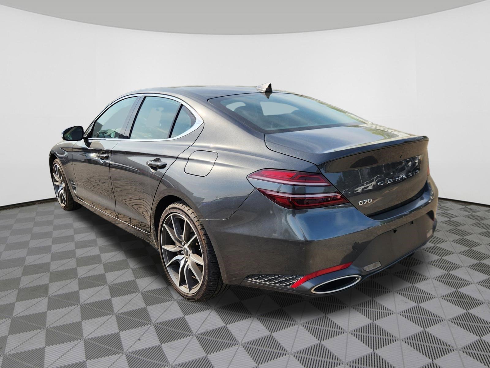 Used 2025 Genesis G70 2.5T RWD image 3