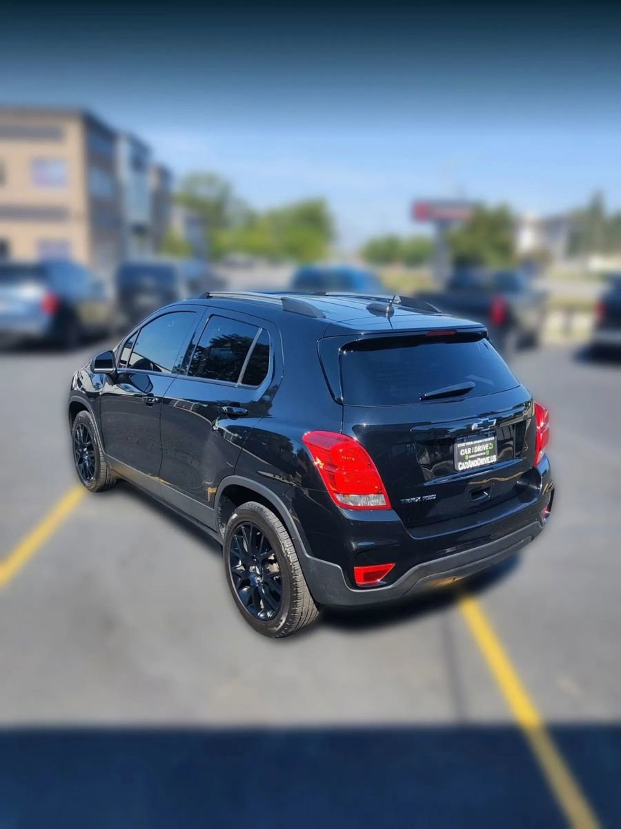 Used 2022 Chevrolet Trax LT w/ Midnight Edition image 5