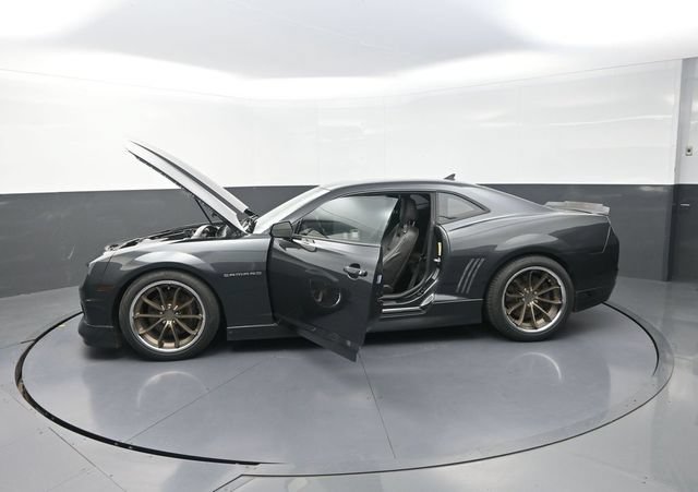 Used 2013 Chevrolet Camaro SS RWD image 39