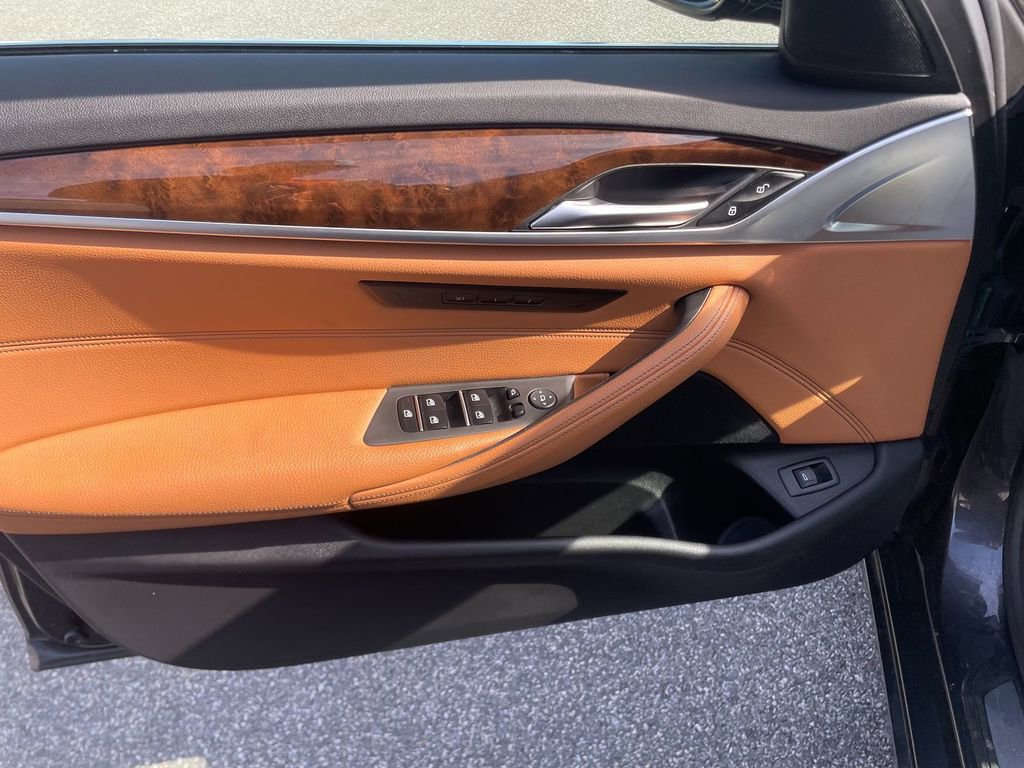 Used 2019 BMW 530i xDrive AWD/4WD image 11