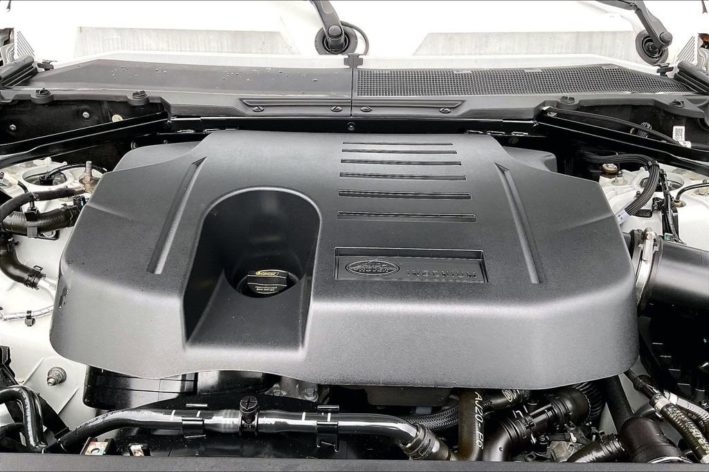 Used 2023 Land Rover Defender 110 X-Dynamic SE image 9