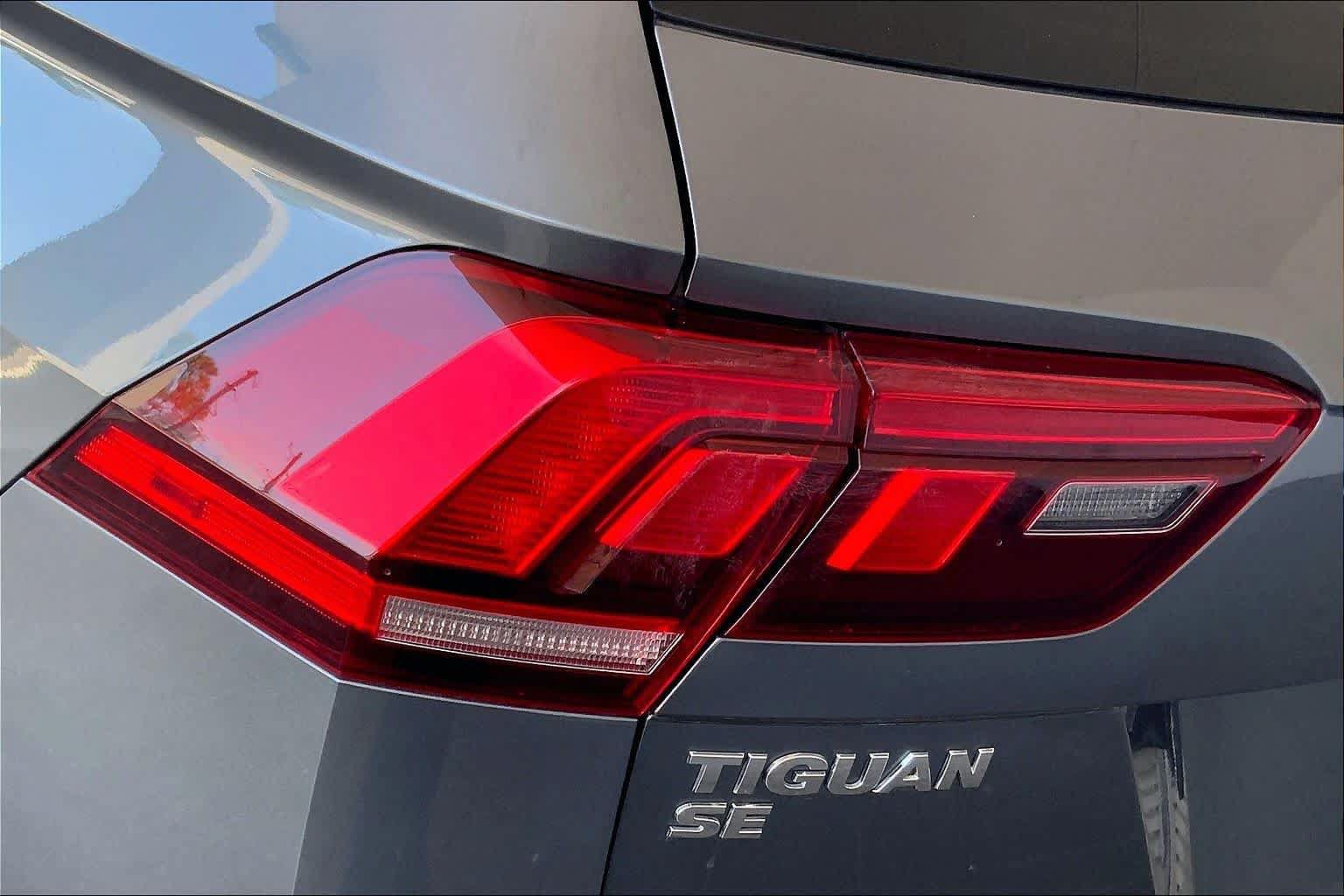 Used 2021 Volkswagen Tiguan SE R-Line AWD/4WD image 28