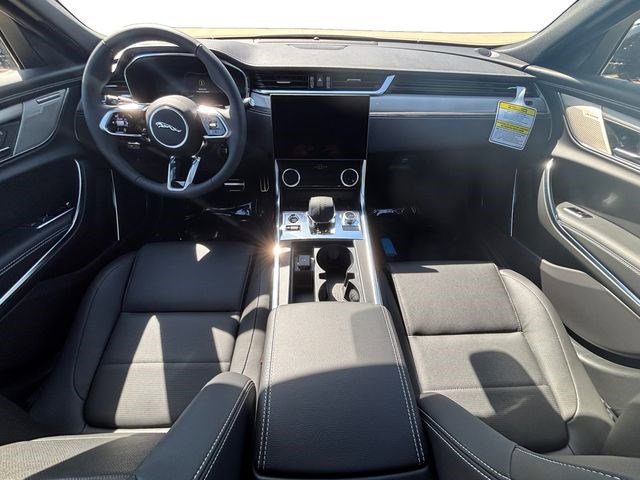 New 2024 Jaguar XF R-Dynamic SE AWD/4WD image 13