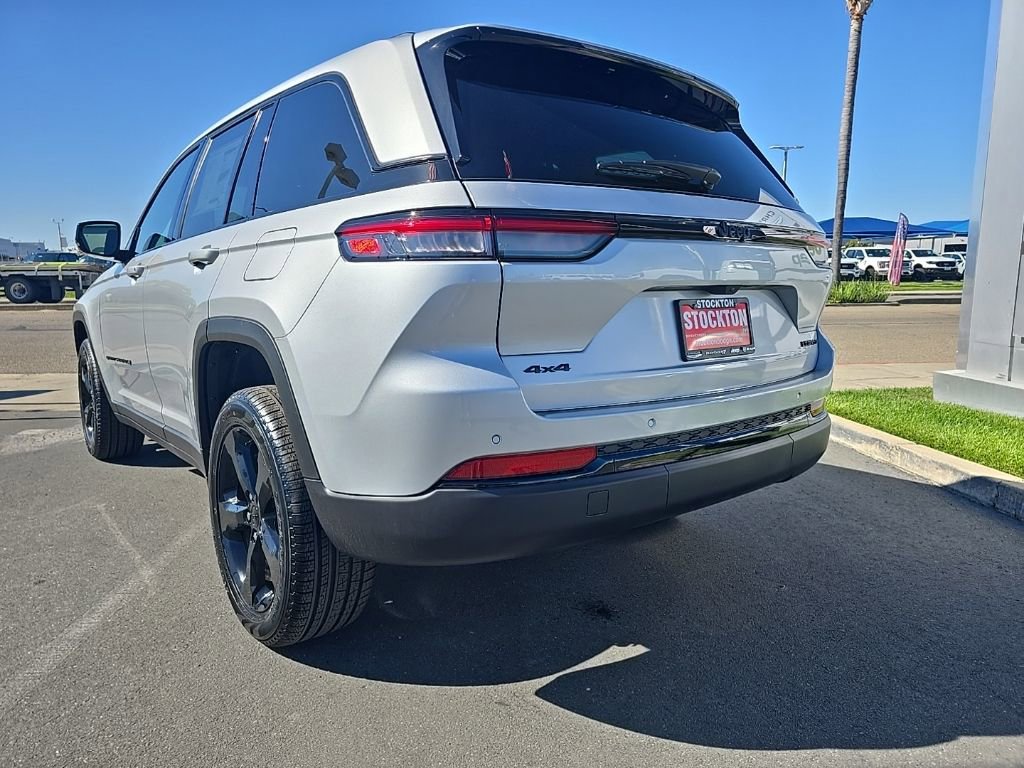New 2025 Jeep Grand Cherokee Limited w/ Black Appearance Package AWD/4WD image 18