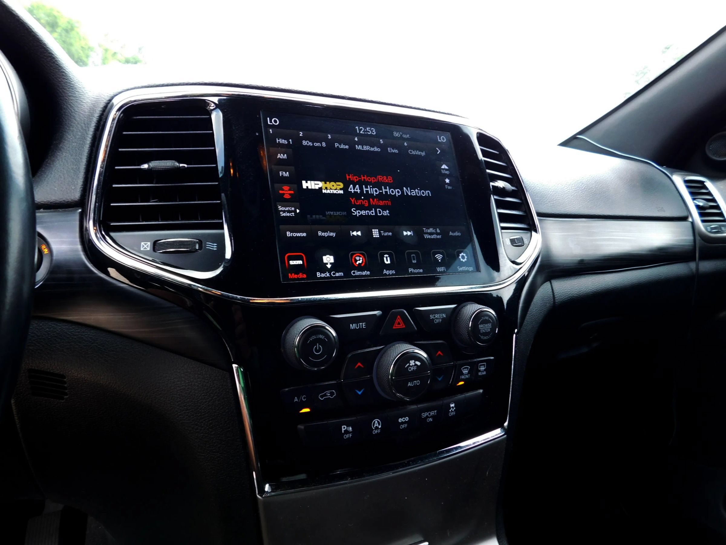 Used 2020 Jeep Grand Cherokee Altitude AWD/4WD image 22