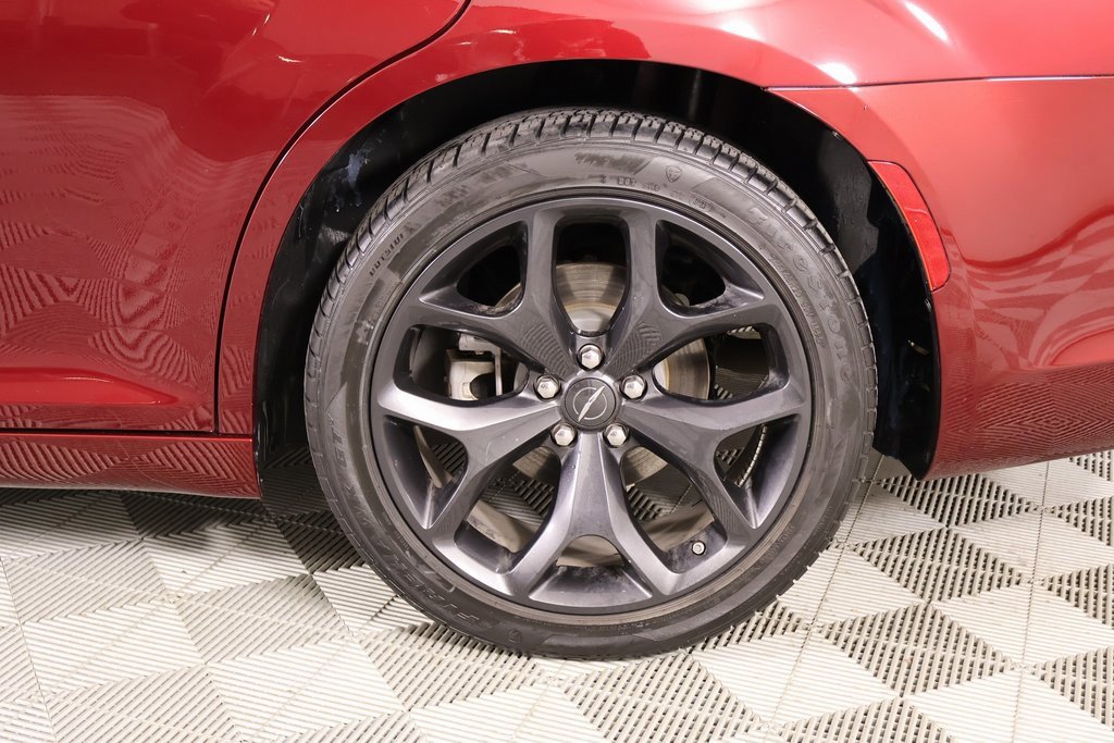 Used 2023 Chrysler 300 Touring w/ Sport Appearance Package image 17