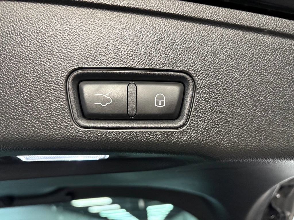 Used 2024 Maserati Grecale GT image 47