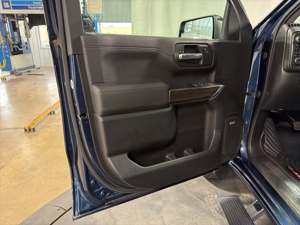 Used 2020 Chevrolet Silverado 1500 LT Trail Boss image 4