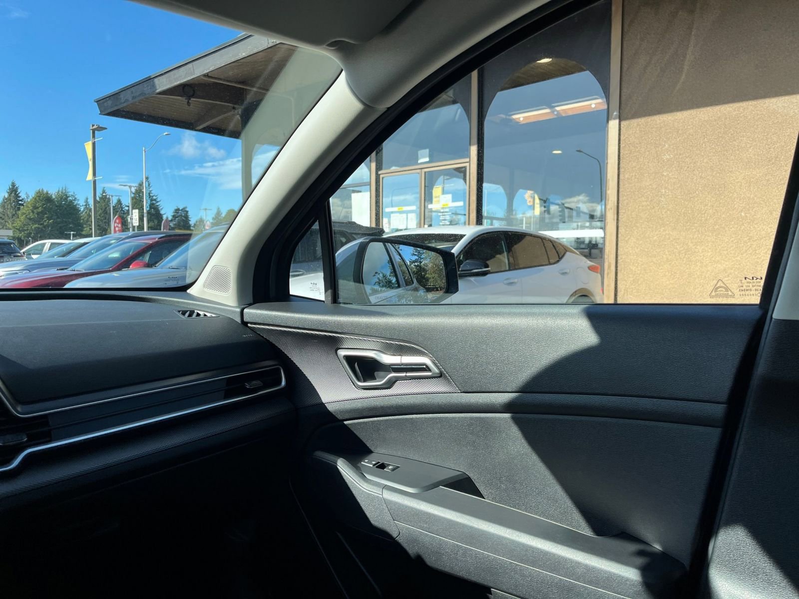 Used 2025 Kia Sportage LX image 35