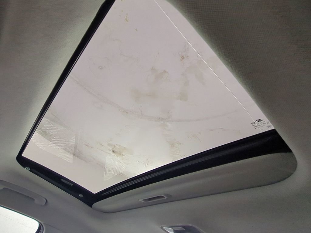 Used 2023 Hyundai Elantra Limited w/ Cargo Package image 21