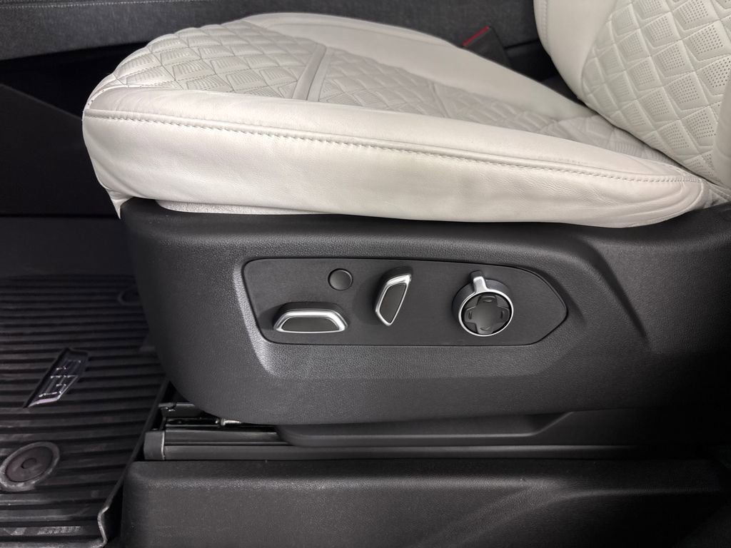 Used 2025 Cadillac Escalade ESV Sport Platinum image 10