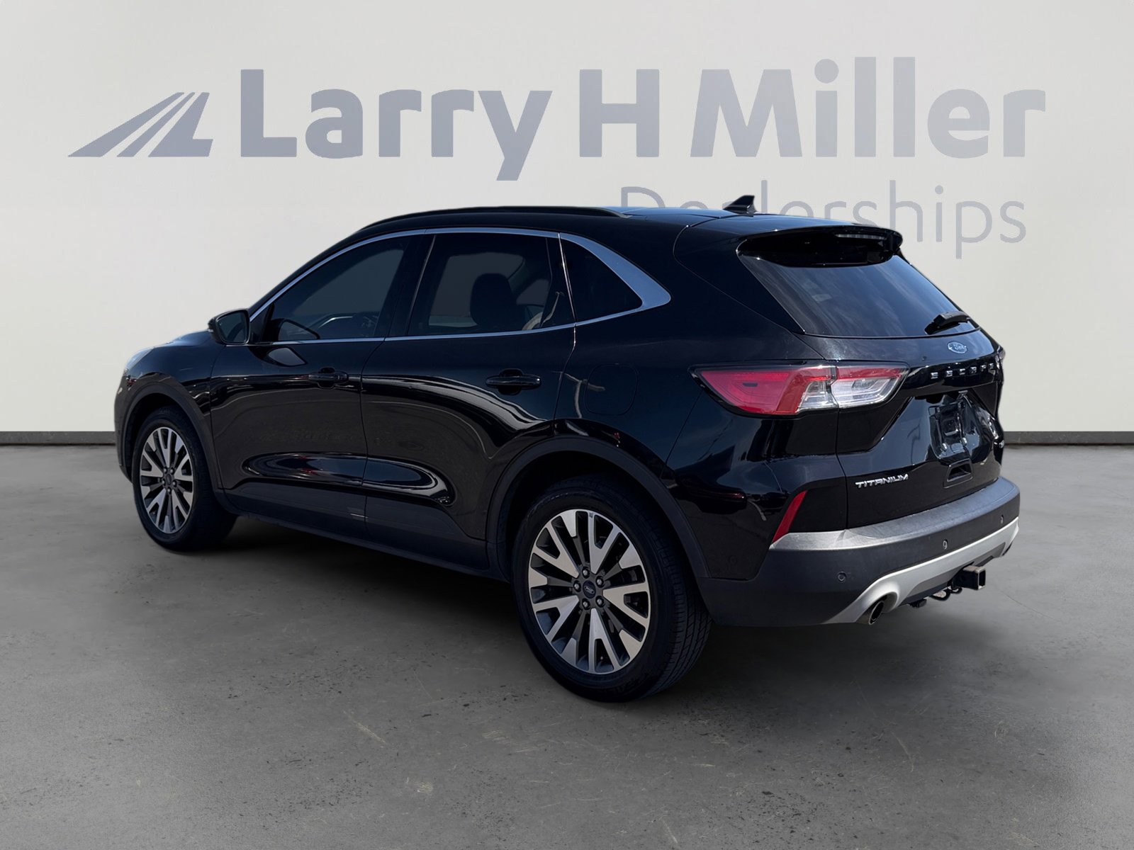 Used 2020 Ford Escape Titanium AWD/4WD image 3