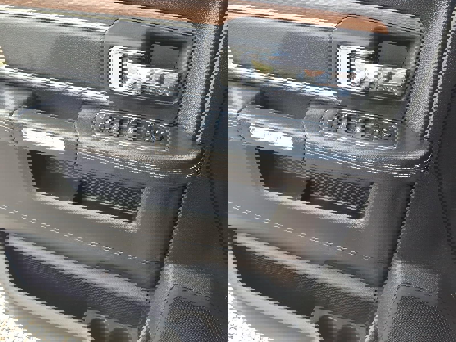 Used 2018 RAM 3500 Laramie image 16