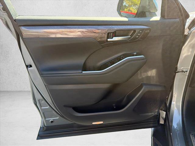 New 2026 Toyota Highlander Limited AWD/4WD image 10