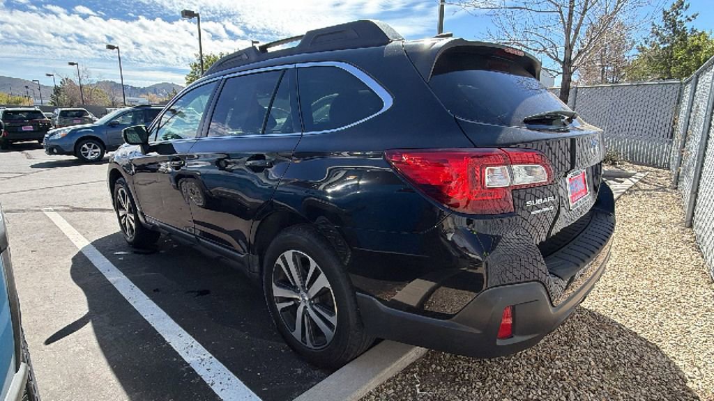 Used 2018 Subaru Outback 2.5i Limited image 3
