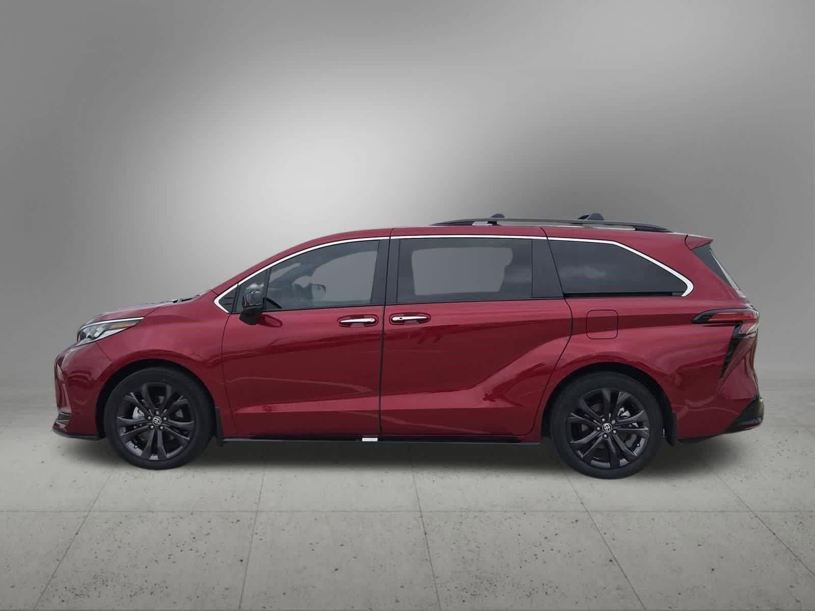 Used 2022 Toyota Sienna XSE w/ XSE Plus Package FWD image 3