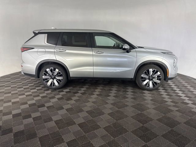Used 2025 Mitsubishi Outlander SE AWD/4WD image 5