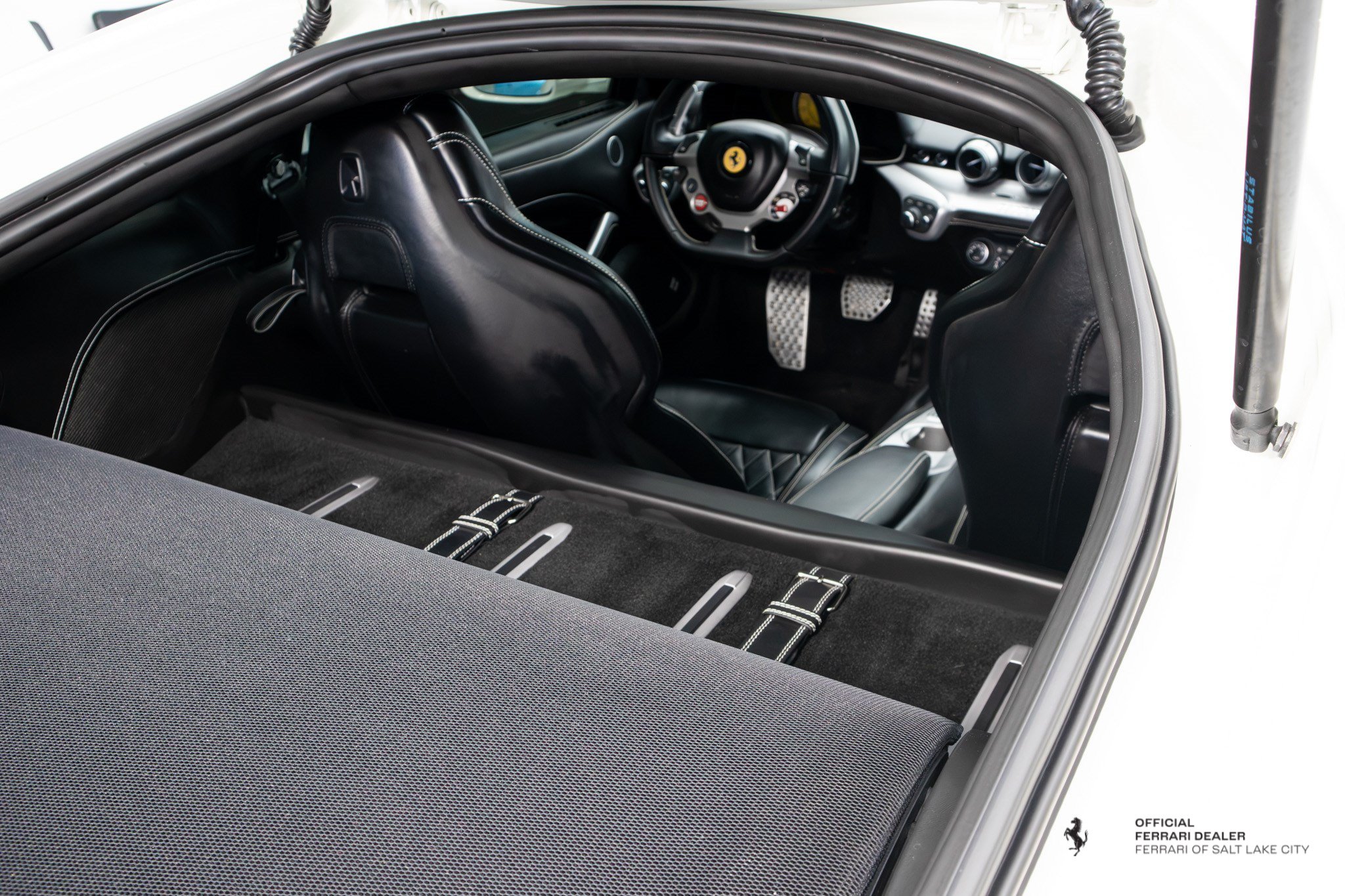 Used 2015 Ferrari F12 Berlinetta RWD image 17