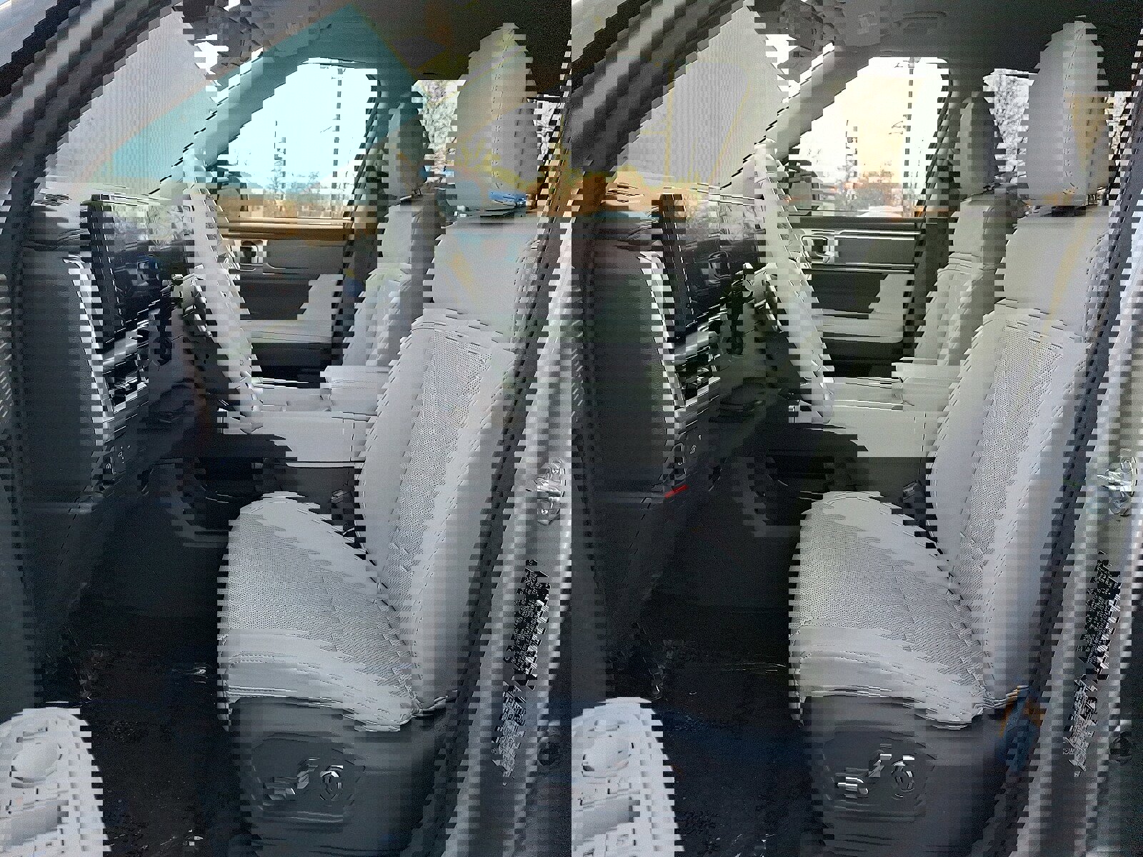 Used 2025 Hyundai Santa Fe SEL image 14