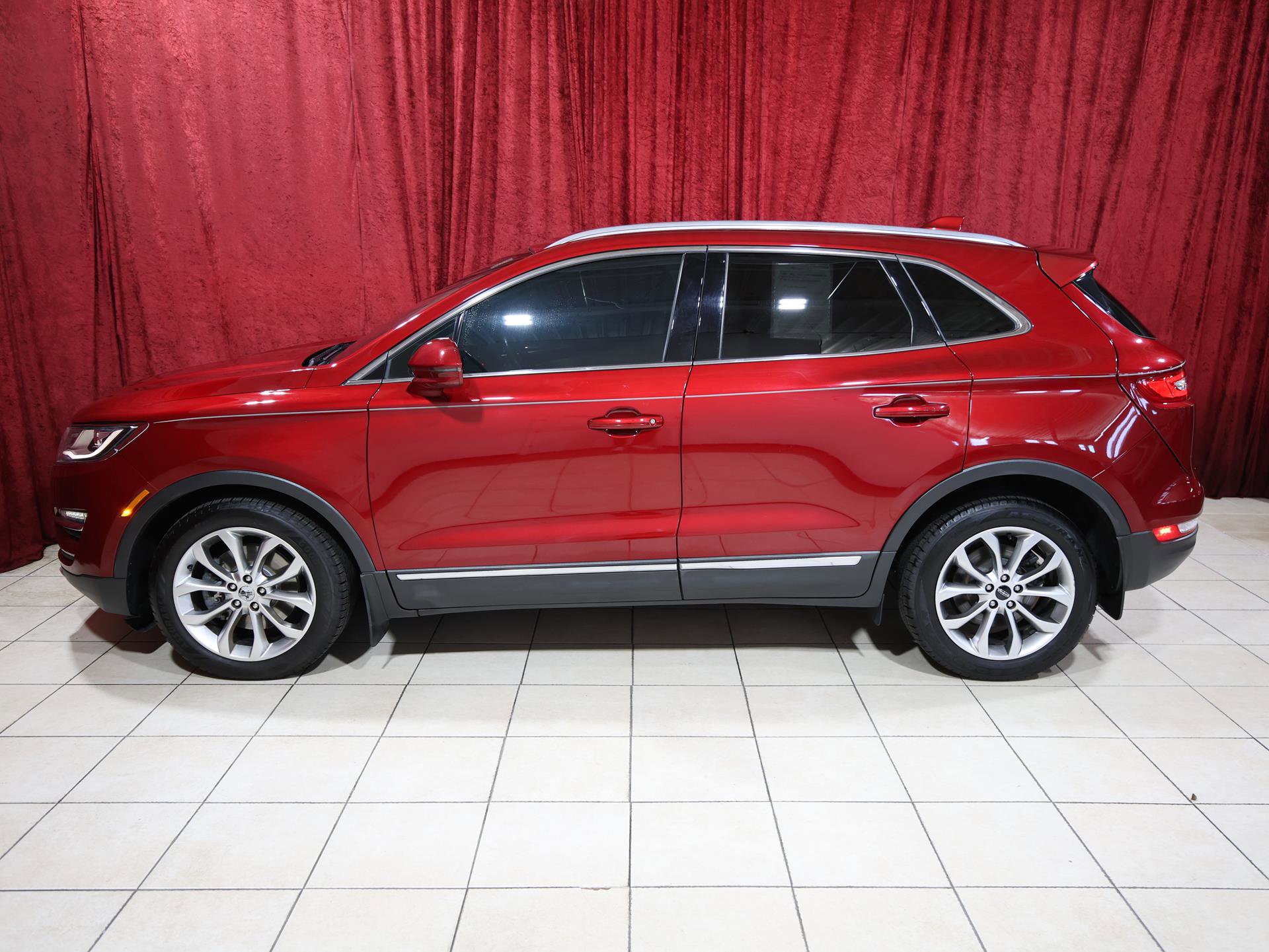 Used 2017 Lincoln MKC Select w/ Select Plus Package FWD image 4