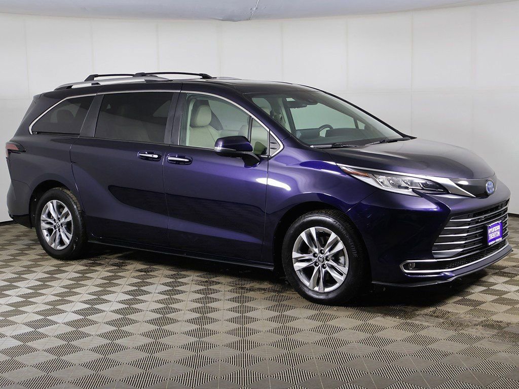 Used 2022 Toyota Sienna Limited AWD/4WD image 49