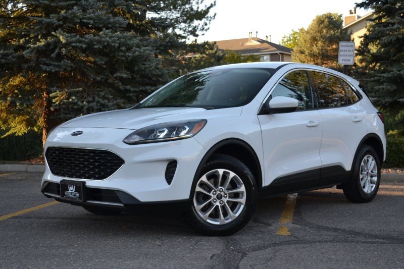 Used 2021 Ford Escape SE image 2