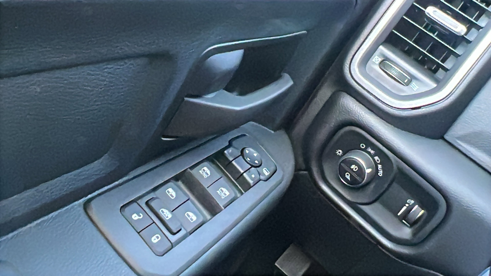 New 2026 RAM 4500 Tradesman w/ Chrome Appearance Group image 32