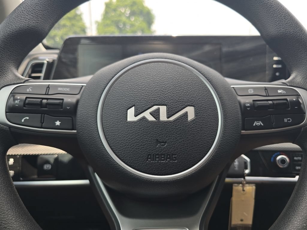 Used 2025 Kia Sportage LX FWD image 24