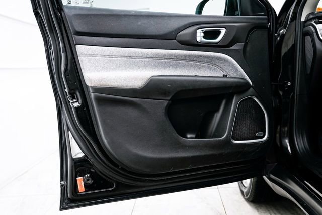 Used 2022 Jeep Compass Latitude w/ Sun and Sound Group image 21