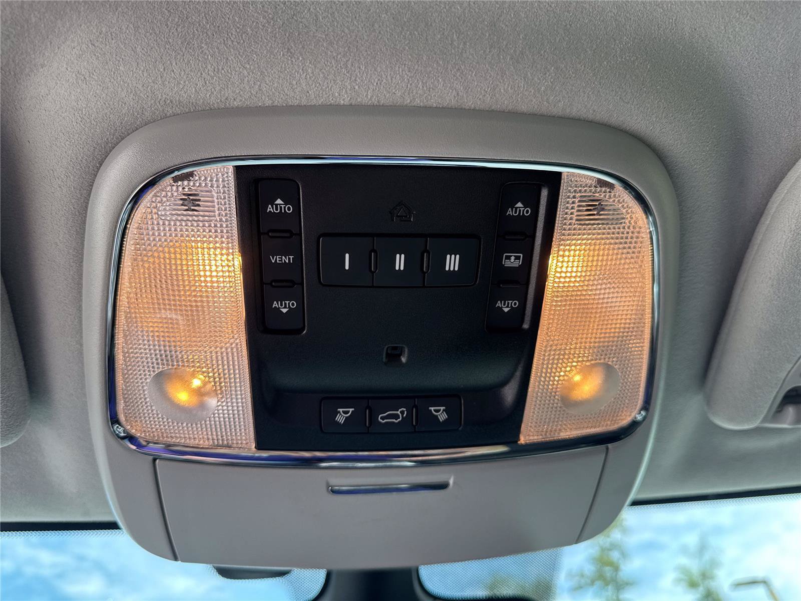 Used 2021 Jeep Grand Cherokee Summit AWD/4WD image 25