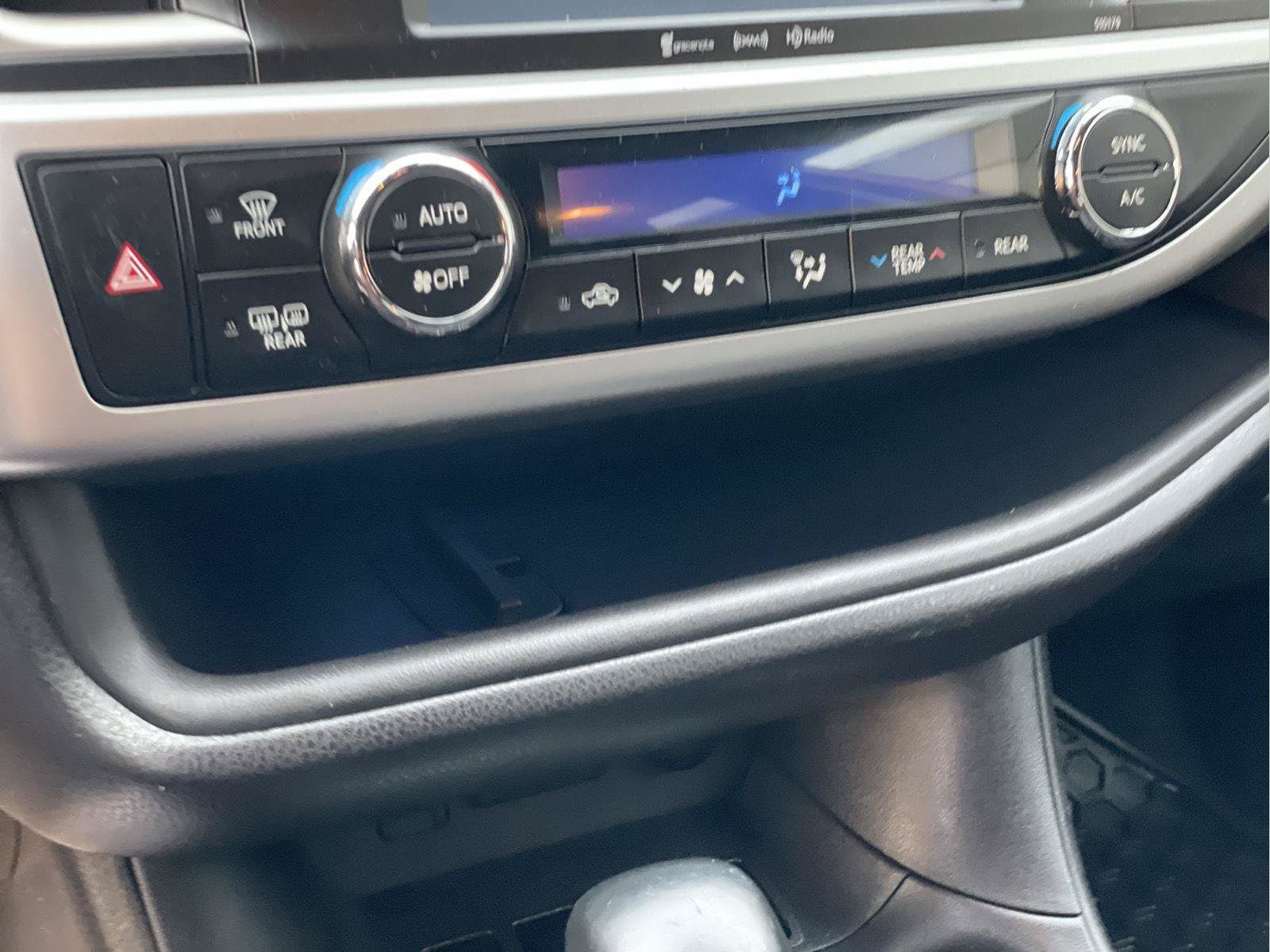Used 2018 Toyota Highlander XLE AWD/4WD image 37