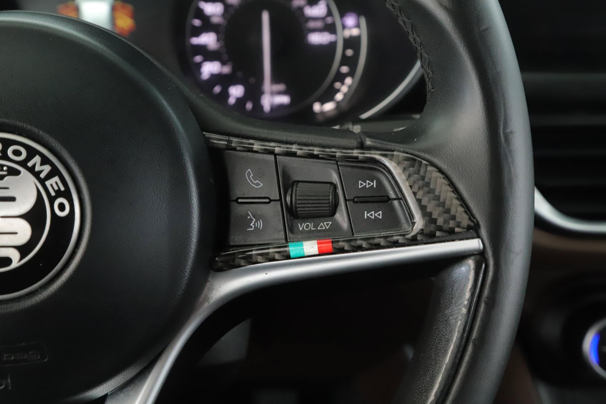 Used 2018 Alfa Romeo Stelvio AWD image 8