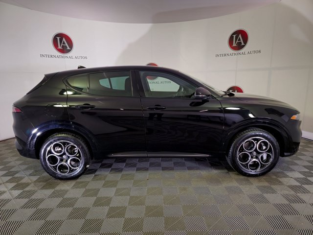 Used 2025 Alfa Romeo Tonale w/ Premium Package AWD/4WD image 3