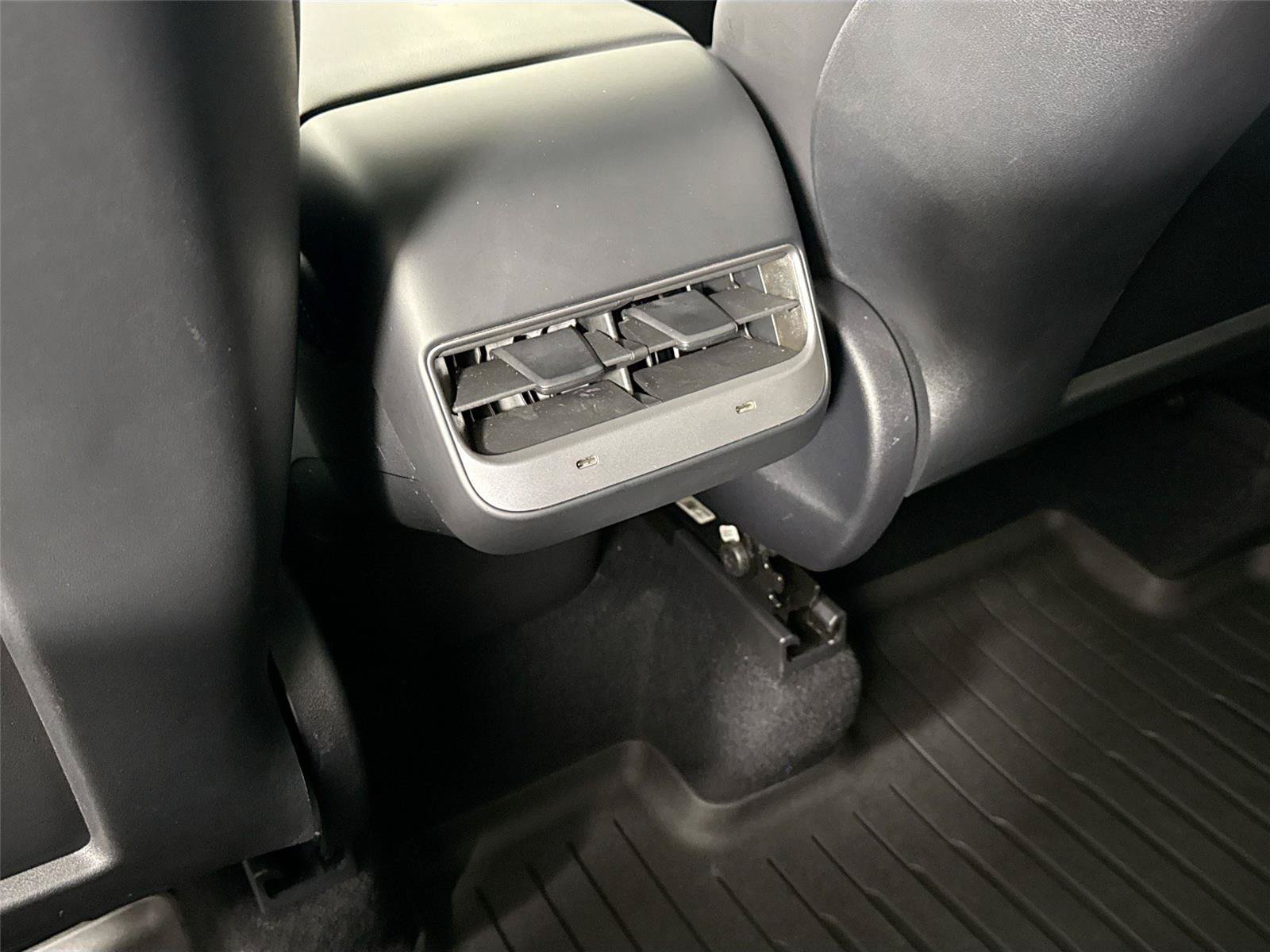 Used 2025 Tesla Model Y Long Range AWD/4WD image 32
