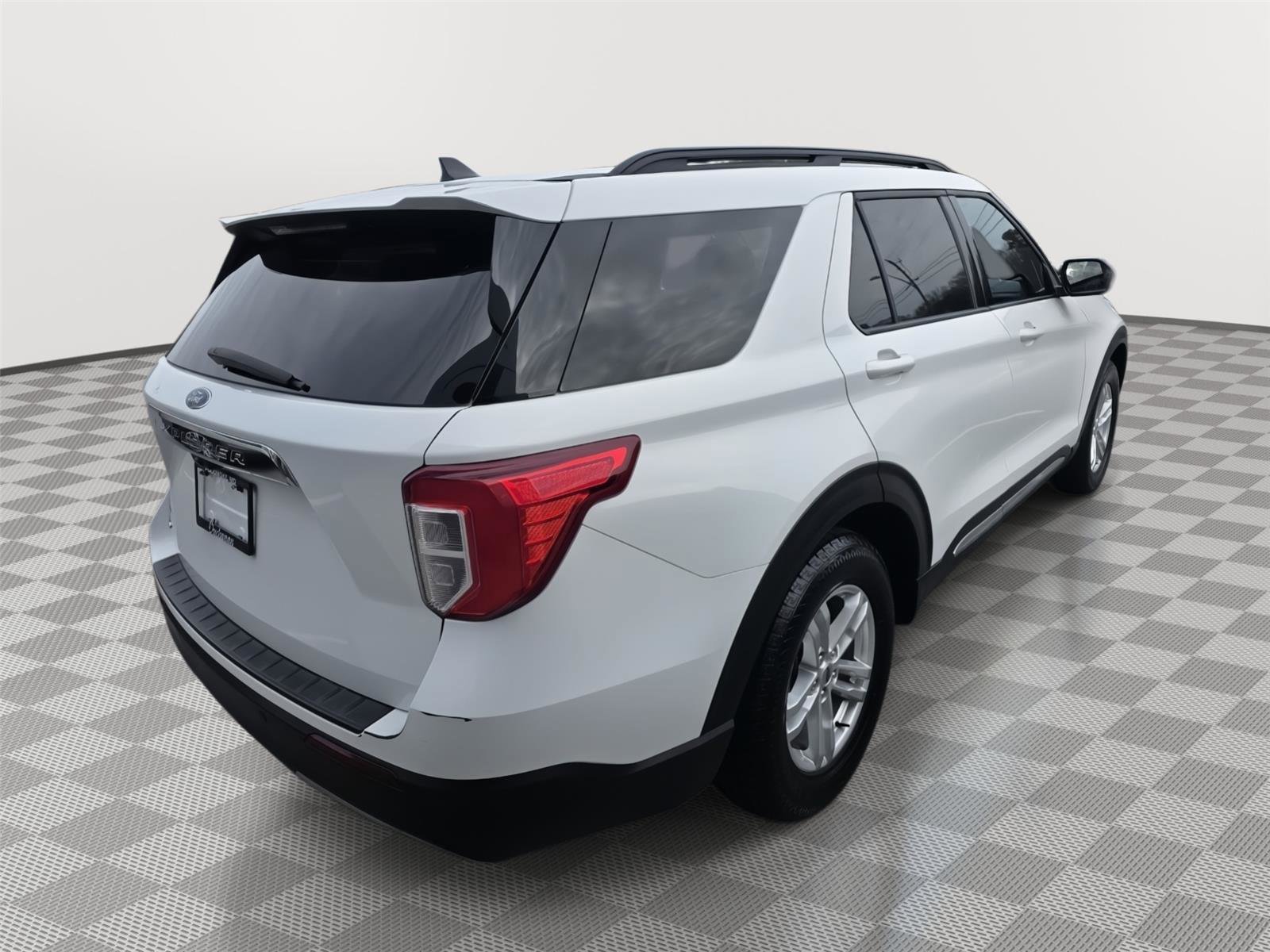 Used 2023 Ford Explorer XLT w/ Equipment Group 202A image 5