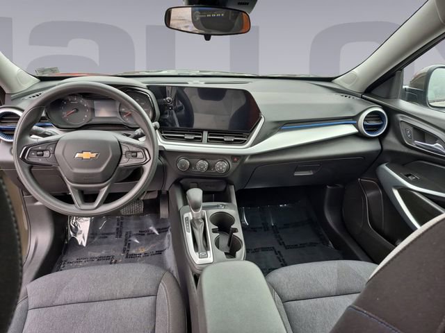 Used 2024 Chevrolet Trax LS w/ LS Convenience Package image 12