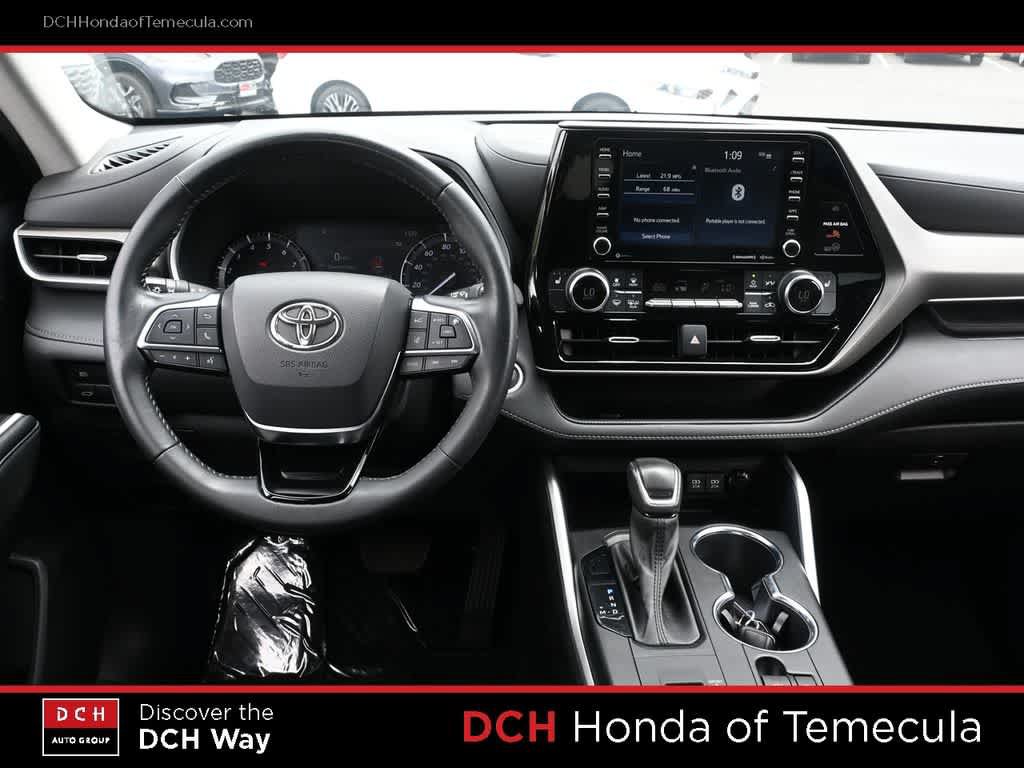 Used 2021 Toyota Highlander XLE FWD image 8