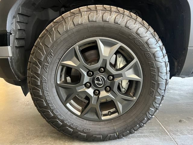 Used 2025 Lexus GX 550 w/ Accessory Package (32) AWD/4WD image 11
