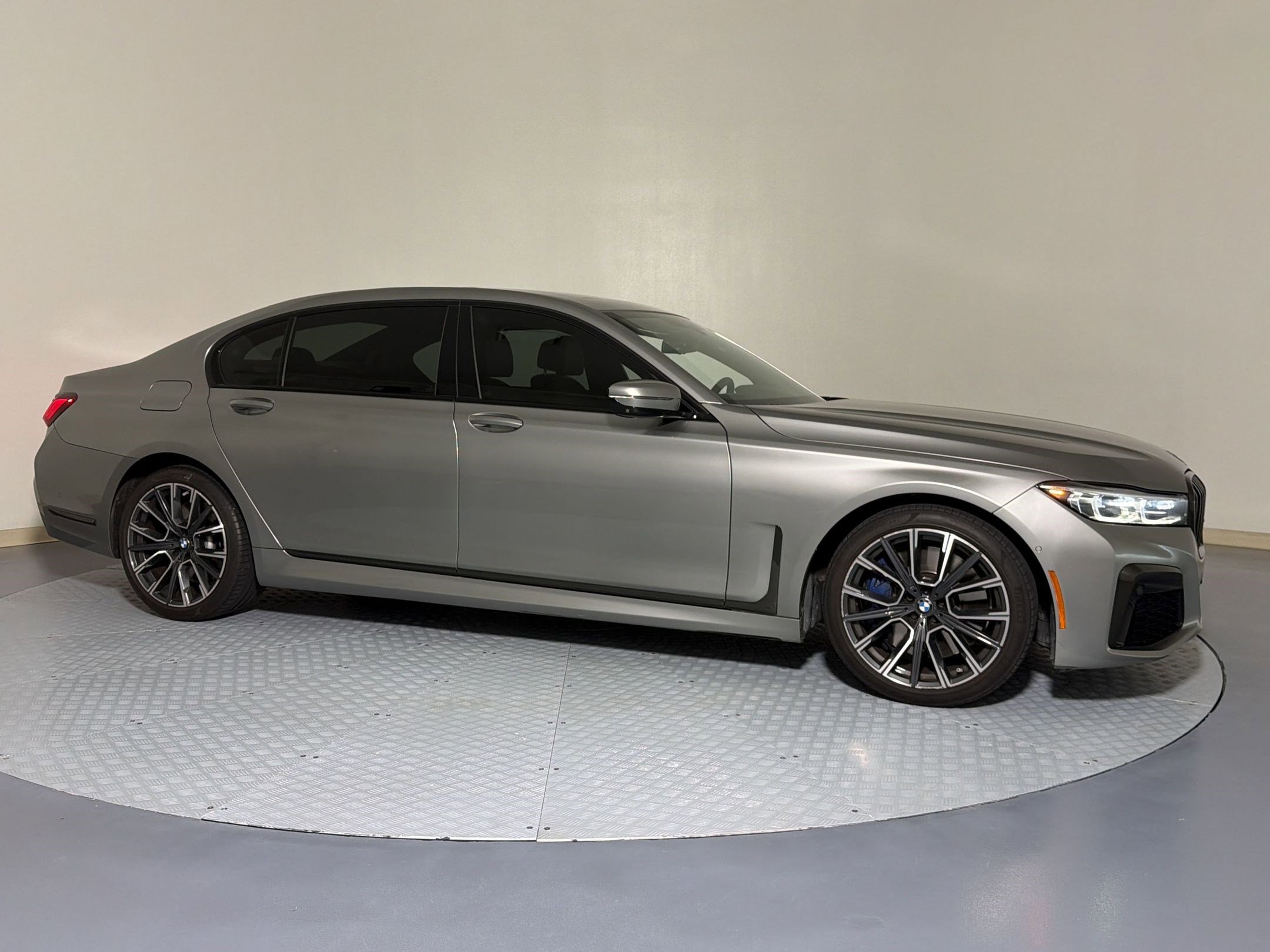 Used 2020 BMW 740i w/ M Sport Package RWD image 7