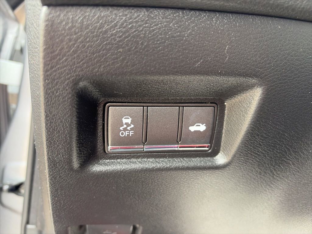 Used 2018 INFINITI Q60 Red Sport 400 w/ Sensory Package 3.0T Sport image 11