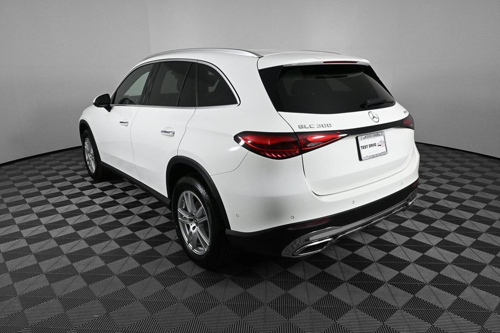 New 2025 Mercedes-Benz GLC 300 4MATIC image 4