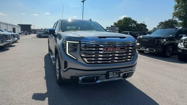 Used 2025 GMC Sierra 1500 Denali w/ Technology Package AWD/4WD image 3