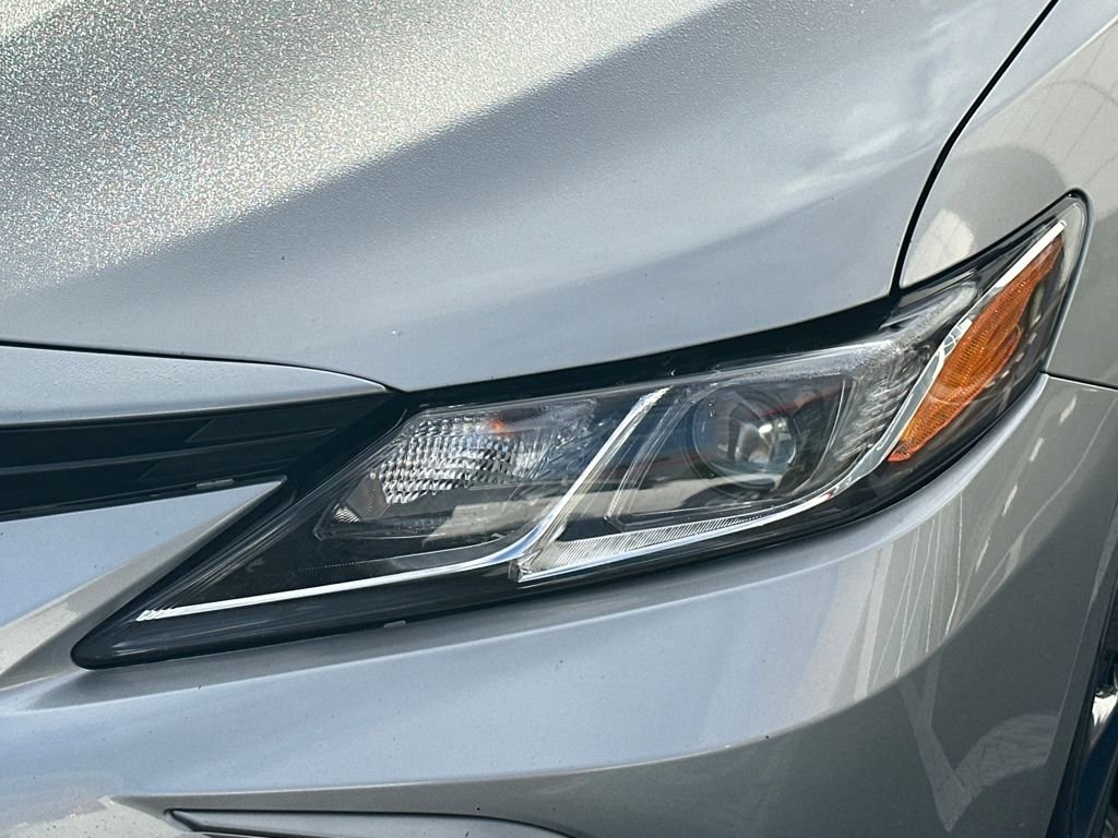 Used 2022 Toyota Camry LE image 9