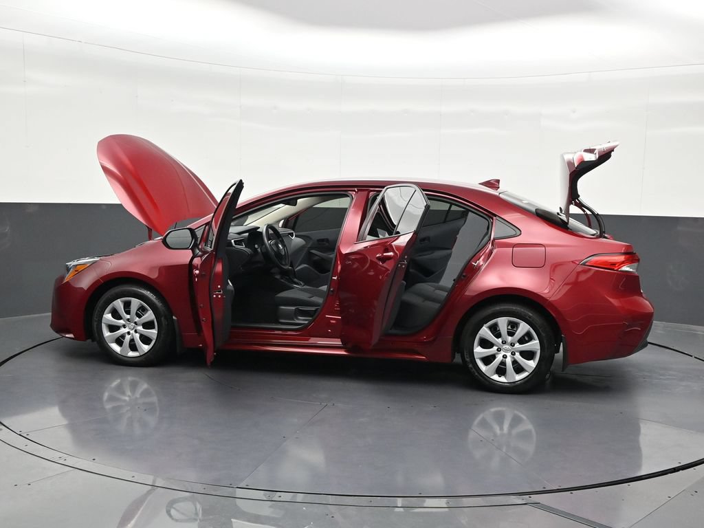 Used 2025 Toyota Corolla LE FWD image 35